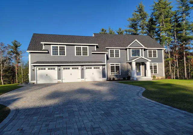2nd image of 12 Zeland Dr, Dover, NH 03820 | MLS# 5033810