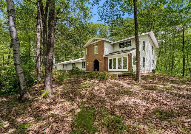 Photo 2 of Single family home for sale at 28 Olde Lantern Rd, Bedford, NH 03110 | MLS# 5043867 | Listing updated on 2025-11-20