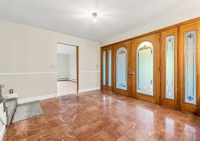 Photo 3 of Single family home for sale at 28 Olde Lantern Rd, Bedford, NH 03110 | MLS# 5043867 | Listing updated on 2025-11-20
