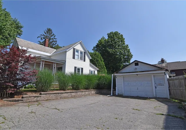 Photo 4 of Single family home for sale at 19 Spruce St, Burlington, VT 05401 | MLS# 5052273 | Listing updated on 2026-07-31