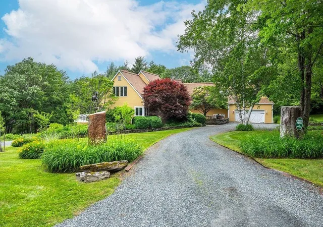 Photo 3 of Single family home for sale at 134 Chester Arthur Rd, Quechee, VT 05059 | MLS# 5053412 | Listing updated on 2026-07-17