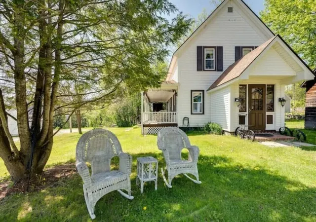 1st image of 1495 Main St, Pittsburg, NH 03592 | MLS# 5055239