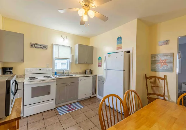 3rd image of 19 F St, Hampton, NH 03842 | MLS# 5060222