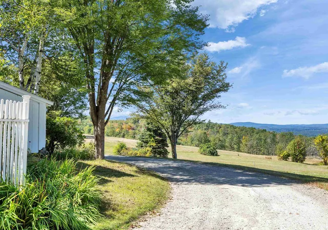 Photo 4 of Single family home for sale at 477 E Mountain Rd, Peterborough, NH 03458 | MLS# 5061096 | Listing updated on 2026-08-24