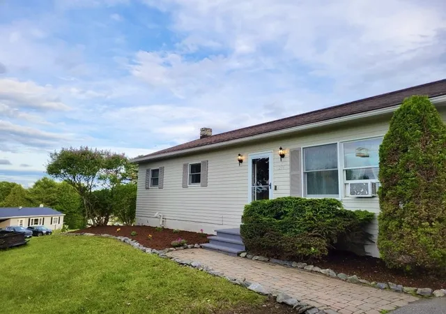 3rd image of 274 Scottsdale Rd, Newport, VT 05855 | MLS# 5063075
