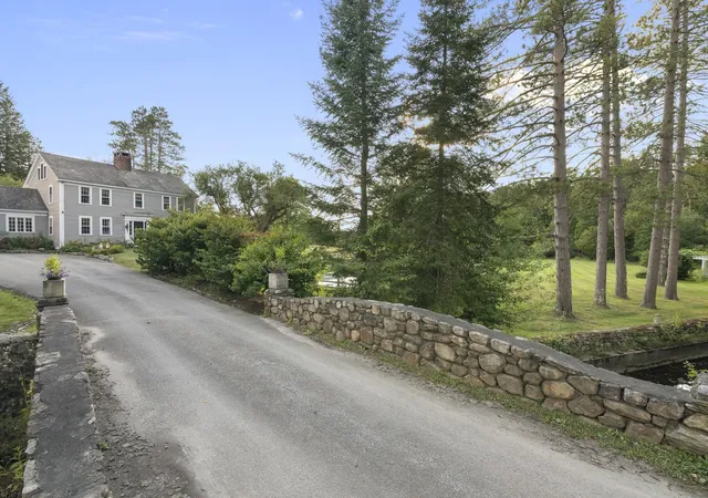 Homes for sale in Manchester, VT | 1182 1184 East Manchester Rd, Manchester, VT 05255 | MLS# 5063499