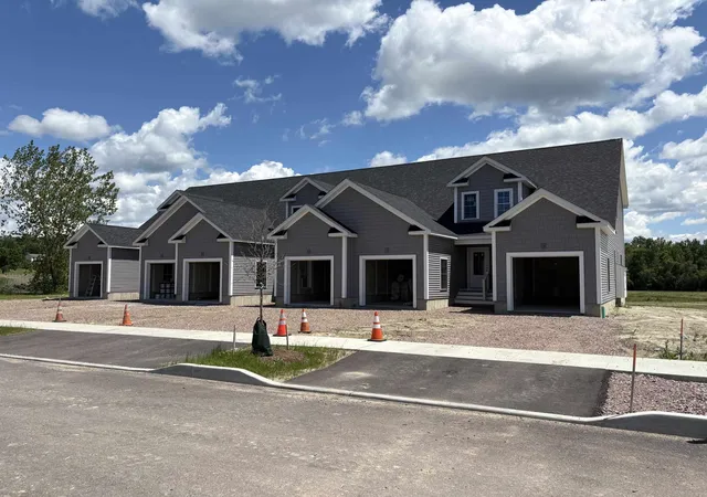 3rd image of 293 Kourebanus Dr #Bldg. 17, Williston, VT 05495 | MLS# 5066024
