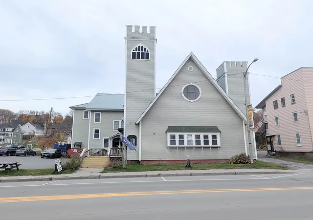 2nd image of 537 Railroad St, Saint Johnsbury, VT 05819 | MLS# 5067317