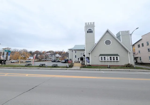 3rd image of 537 Railroad St, Saint Johnsbury, VT 05819 | MLS# 5067317