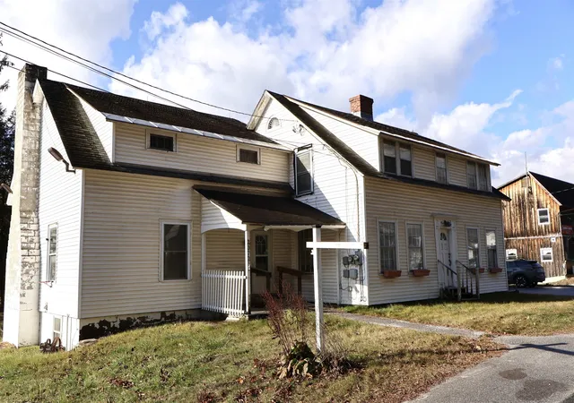Homes for sale in Londonderry, VT | 2072 North Main St, Londonderry, VT 05148 | MLS# 5069109