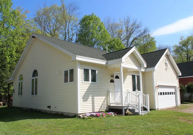 Photo 3 of Single family home for sale at 158 Pollard Rd, Lincoln, NH 03251 | MLS# 5071394 | Listing updated on 2026-09-09