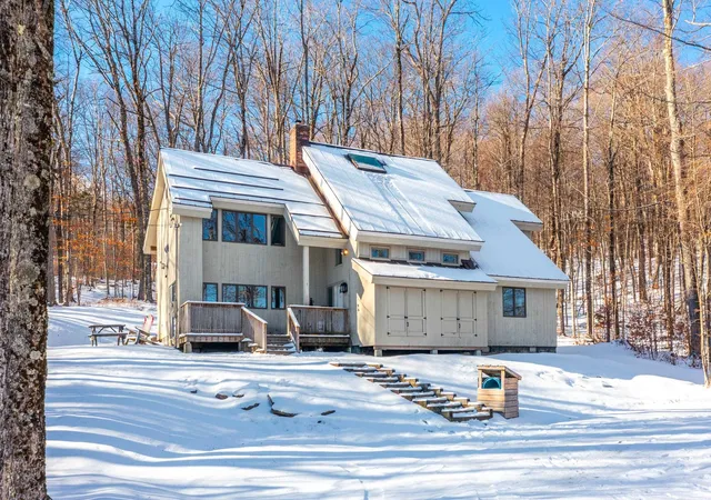 Homes for sale in Winhall, VT | 7 Round Tree Rd, Winhall, VT 05340 | MLS# 5071605