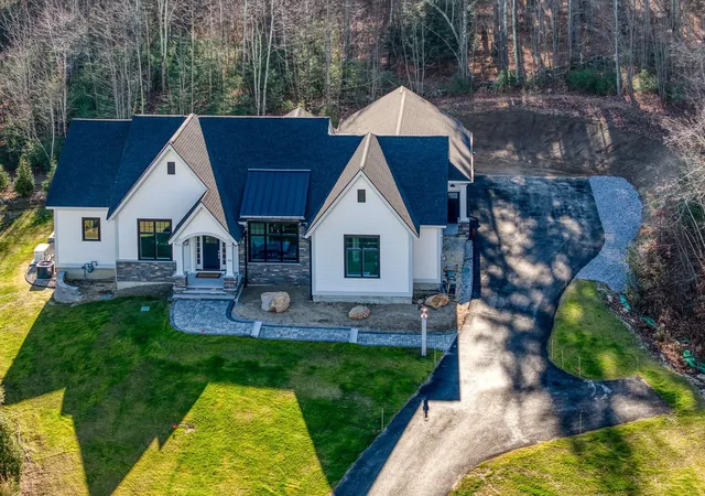 Photo 4 of Single family home for sale at 21 Grand Ave #6, Bedford, NH 03110 | MLS# 5072150 | Listing updated on 2026-08-31