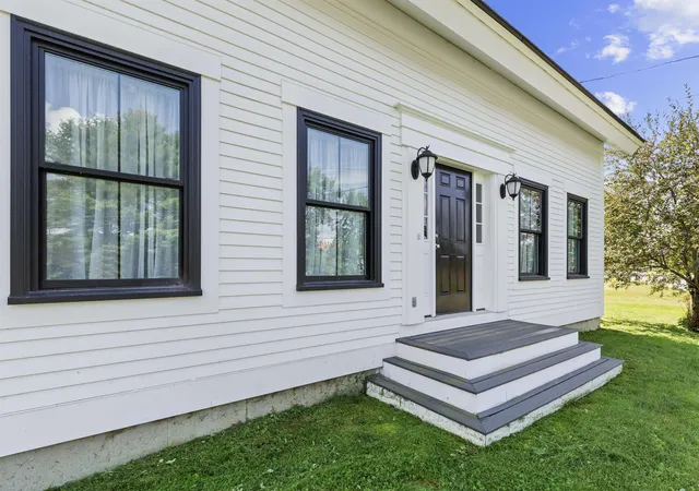 3rd image of 34 Pleasant St, Lyme, NH 03768 | MLS# 5074641