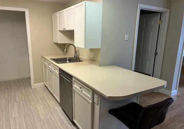 3rd image of 14 Crestview Cir #160, Londonderry, NH 03053 | MLS# 5075003