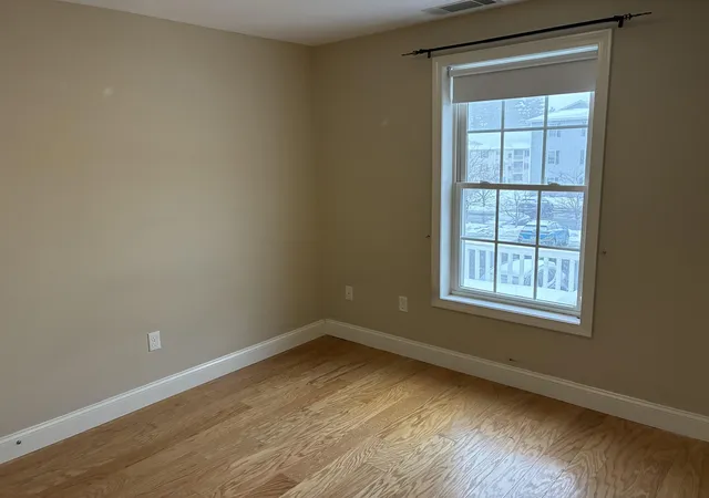 5th image of 14 Crestview Cir #160, Londonderry, NH 03053 | MLS# 5075003