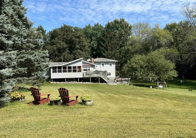 Photo 3 of Single family home for sale at 1343 Blockhouse Point Rd, North Hero, VT 05474 | MLS# 5075295 | Listing updated on 2026-08-18