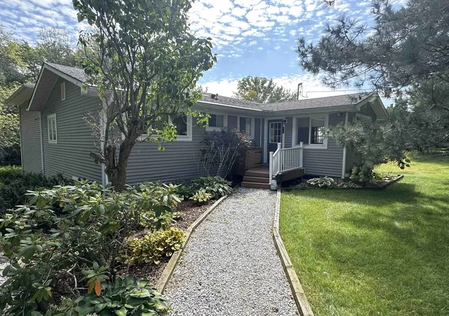 Photo 3 of Single family home for sale at 1343 Blockhouse Point Rd, North Hero, VT 05474 | MLS# 5075295 | Listing updated on 2026-08-18