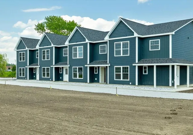 2nd image of 189 Pearl St #102, St. Albans City, VT 05478 | MLS# 5075835