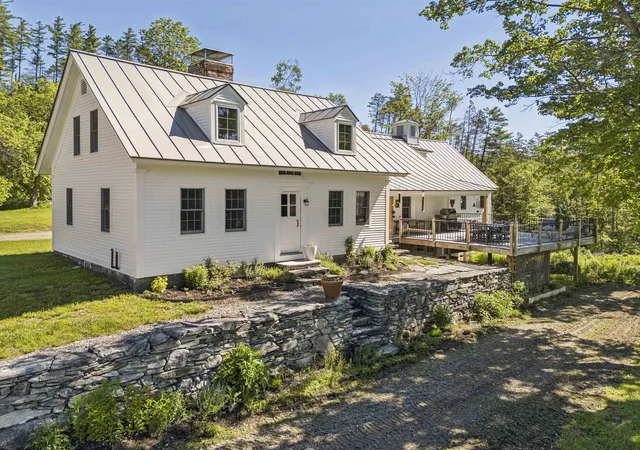 Homes for sale in Londonderry, VT | 4669 Vermont Rte 100 Rte, Londonderry, VT 05148 | MLS# 5077331