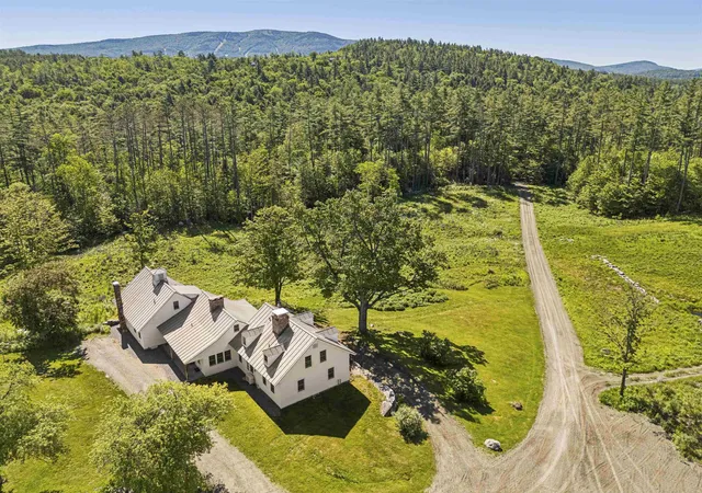 Homes for sale in Londonderry, VT | 4669 Vermont Rte 100 Rte, Londonderry, VT 05148 | MLS# 5077331