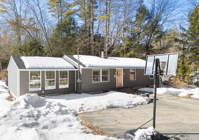 Homes for sale in Vernon, VT | 175 Sak Rd, Vernon, VT 05354 | MLS# 5077474