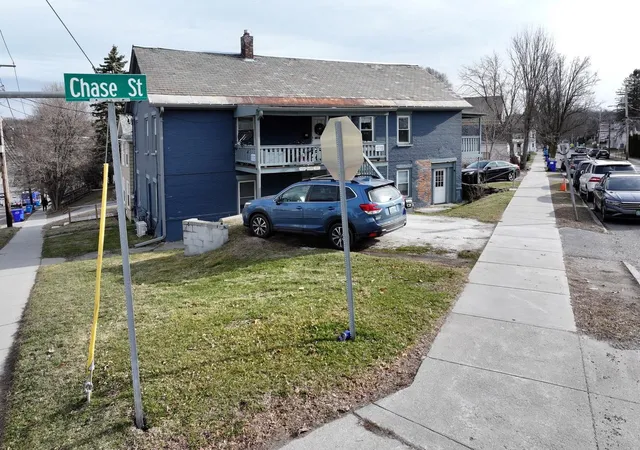2nd image of 6 8 Chase St, Burlington, VT 05401 | MLS# 5078460