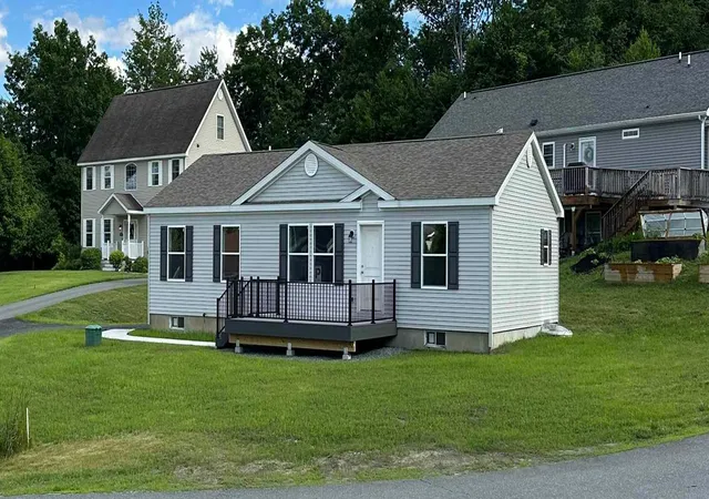 Homes for sale in Hartford, VT | 169 Butternut Rd, Hartford, VT 05001 | MLS# 5078494