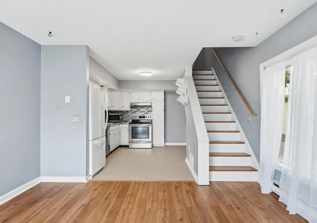 2nd image of 297 College St #4C, Burlington, VT 05401 | MLS# 5079722