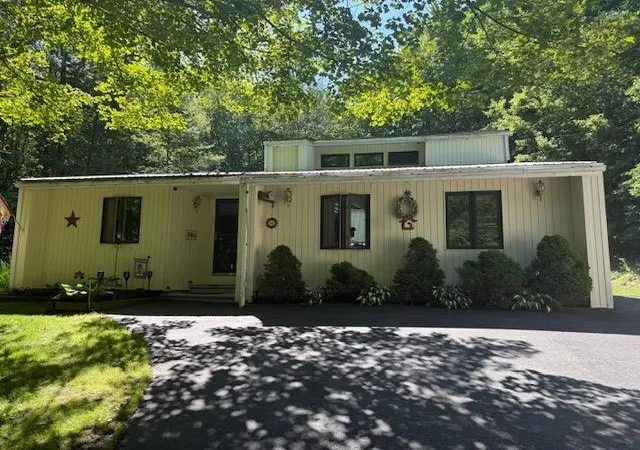 Photo 2 of Single family home for sale at 760 West Mountain Rd, Shaftsbury, VT 05262 | MLS# 5080056 | Listing updated on 2026-08-31
