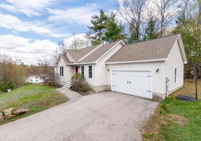 4th image of 39 Sterling Dr, Laconia, NH 03246 | MLS# 5080323