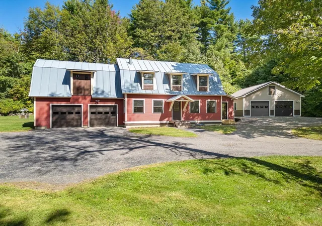 Photo 2 of Single family home for sale at 71 73 Highlands Dr, Williston, VT 05495 | MLS# 5080368 | Listing updated on 2026-03-26
