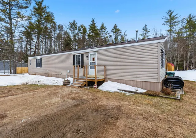 1st image of 129 Salmon Falls Rd, Rochester, NH 03868 | MLS# 5080779