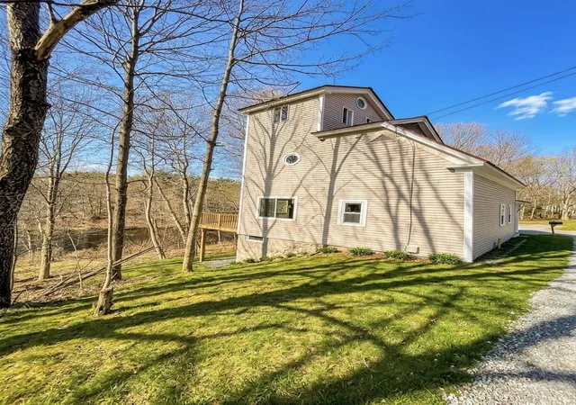 2nd image of 27 Granite St, Peterborough, NH 03458 | MLS# 5081012