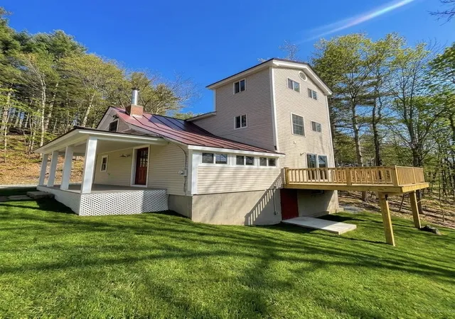 Photo 3 of Single family home for sale at 27 Granite St, Peterborough, NH 03458 | MLS# 5081012 | Listing updated on 2026-03-27