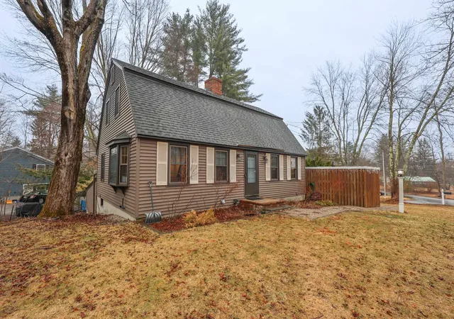 Homes for sale in Derry, NH | 10 Martha Dr, Derry, NH 03038 | MLS# 5081361