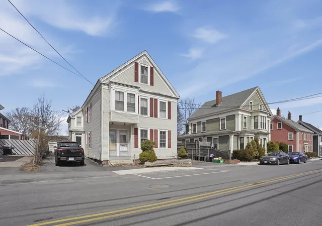 Photo 3 of House for sale at 413 Islington St, Portsmouth, NH 03801 | MLS# 5081394 | Listing updated on 2026-08-23