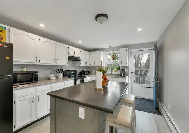 4th image of 479 Lake Ave, Manchester, NH 03103 | MLS# 5081588