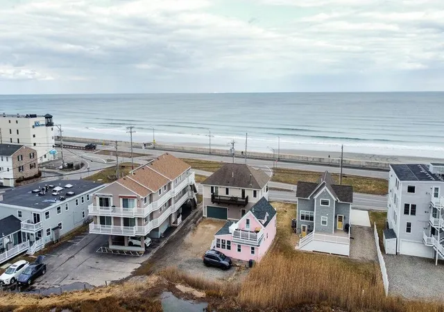 Homes for sale in Hampton, NH | 611 Ocean Blvd #3, Hampton, NH 03842 | MLS# 5081700