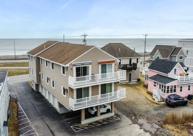 Homes for sale in Hampton, NH | 611 Ocean Blvd #3, Hampton, NH 03842 | MLS# 5081700