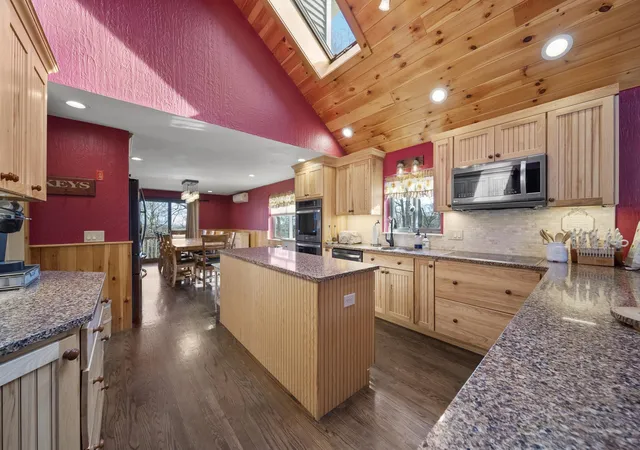 4th image of 2 Remington Ct, Derry, NH 03038 | MLS# 5081814