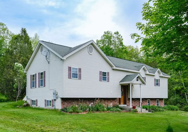 Photo 1 of Single family home for sale at 5 Malagash Rd, Proctorsville, VT 05153 | MLS# 5081838 | Listing updated on 2026-06-07