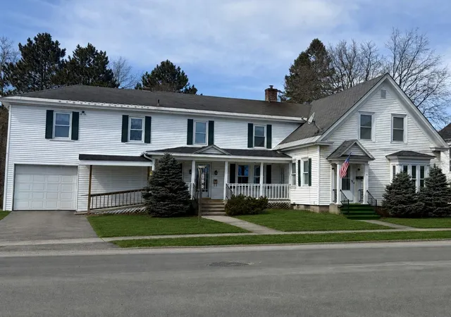 1st image of 141 Main St, Colebrook, NH 03576 | MLS# 5081928