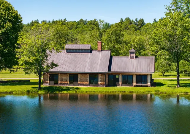 2nd image of 14 Bartlett Rd, Kensington, NH 03833 | MLS# 5081944