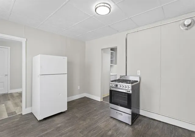 3rd image of 377 Manchester St, Manchester, NH 03103 | MLS# 5082071