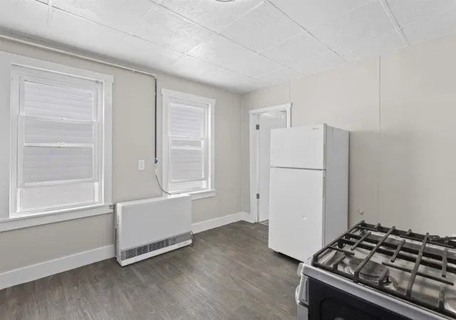 4th image of 377 Manchester St, Manchester, NH 03103 | MLS# 5082071
