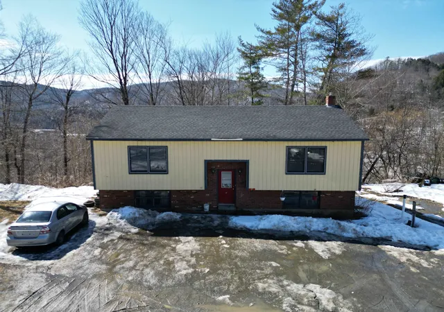 Photo 1 of Single family home for sale at 37 Dee Haven Ln, Sharon, VT 05065 | MLS# 5082075 | Listing updated on 2026-10-08