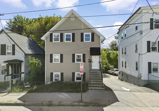 4th image of 383 Manchester St, Manchester, NH 03103 | MLS# 5082086