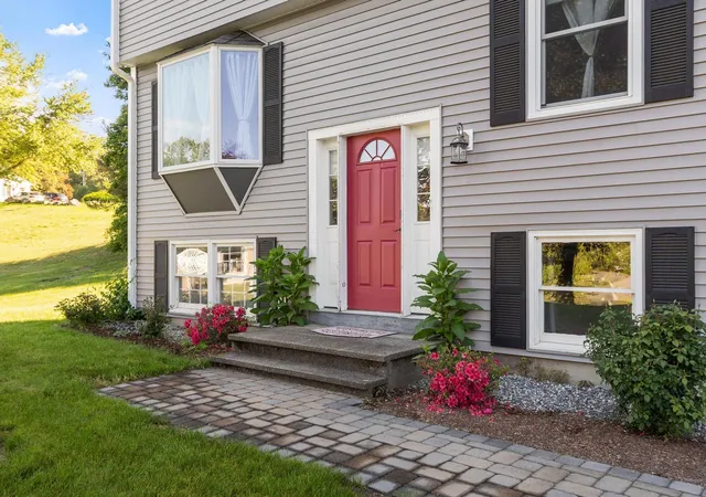 Photo 2 of Single family home for sale at 25 Riverview Circle, Litchfield, NH 03052 | MLS# 5082253 | Listing updated on 2026-09-17