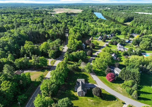 Photo 4 of Single family home for sale at 25 Riverview Circle, Litchfield, NH 03052 | MLS# 5082253 | Listing updated on 2026-09-17